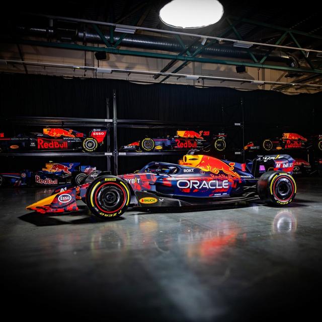 梅赛德斯完胜红牛车队,汉密尔顿刷新纪录 梅赛德斯完胜红牛车队,汉密尔顿刷新纪录