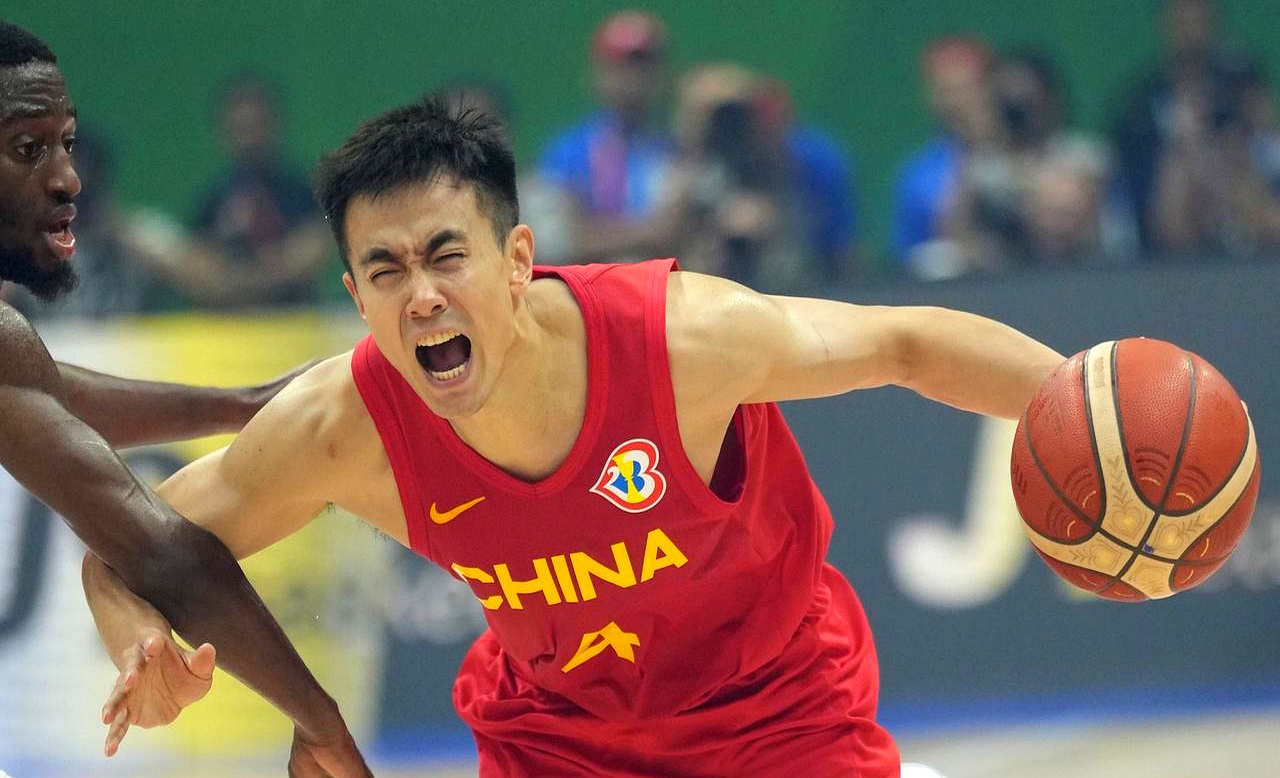 76人碾压山东队，赵继伟点燃赛场