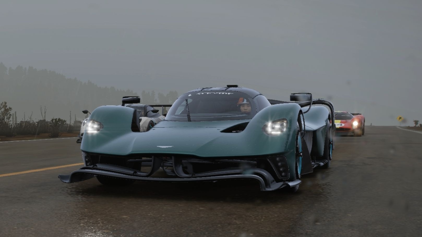 阿斯顿马丁碾压哈斯车队，皮亚斯特里统治全场