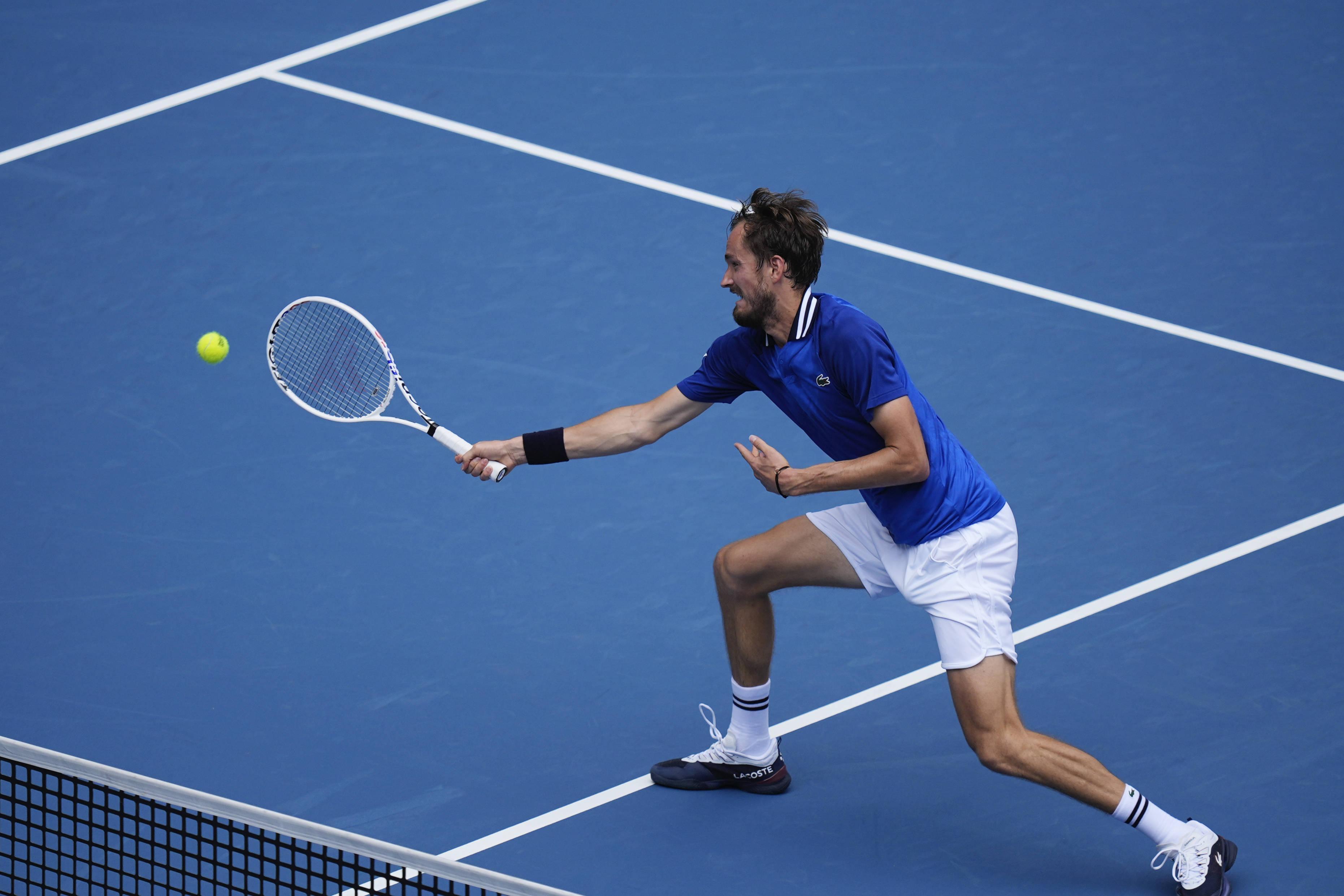 意大利网球队完胜世界网球队，梅德韦杰夫送出助攻