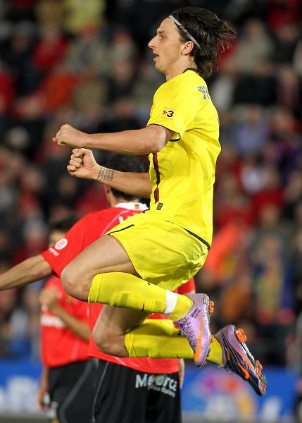 巴萨绝杀波兰，伊布高光表现