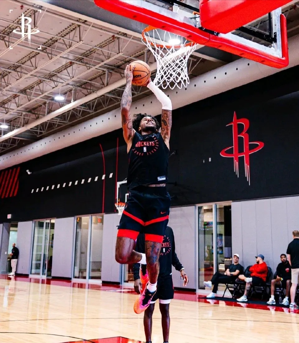 加拿大男篮强势火箭,威斯布鲁克三分雨点燃全场 加拿大男篮强势火箭,威斯布鲁克三分雨点燃全场