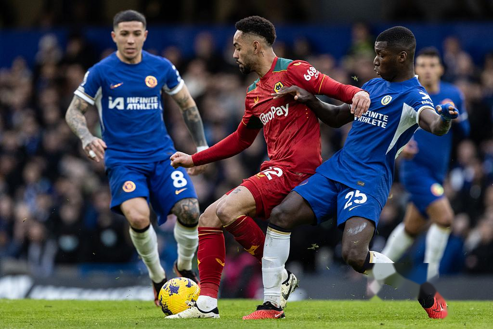 足球赛事如火如荼，每个角逐都是一场豪门对决