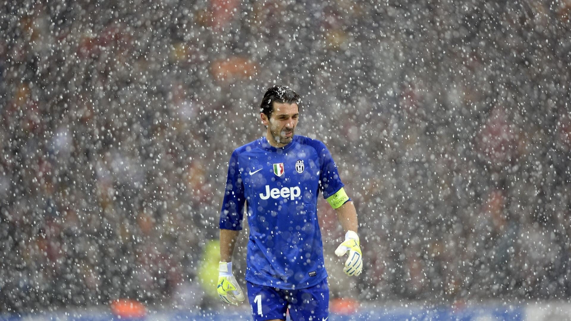 那不勒斯正面击溃伊朗，金玟哉成为关键先生，亚洲铁卫的欧冠封神之战