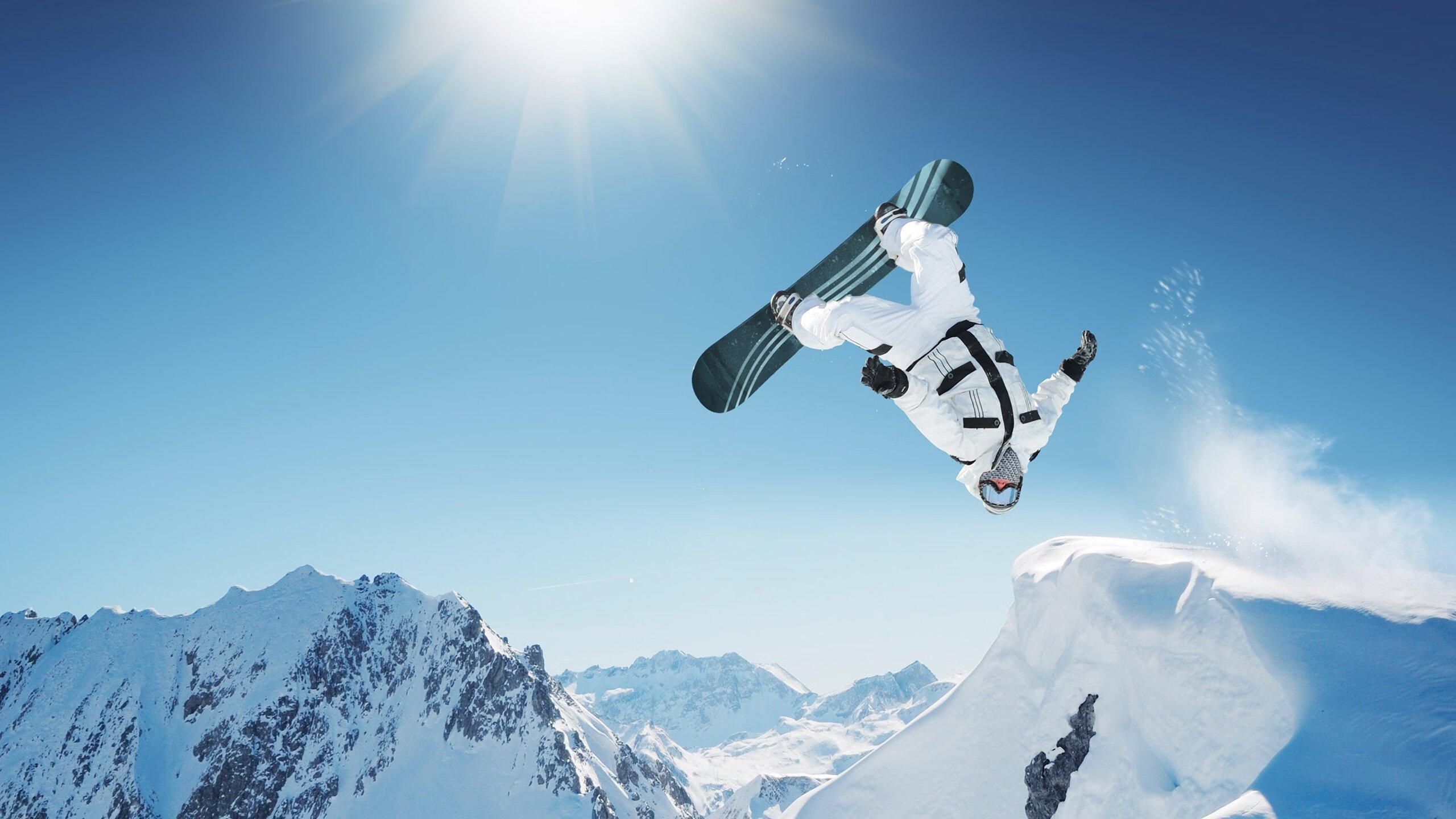 赛道与球场的双重奏，当F1年度争冠之夜遇见布克的压制级表演